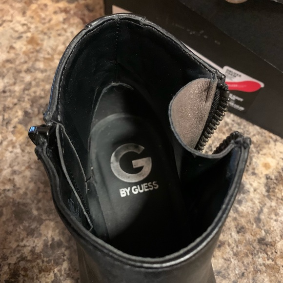 Ladies pewter grey Guess ankle boots - Picture 4 of 7